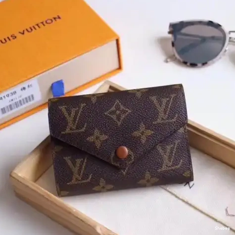 19T1L0479 Bags LV 0823